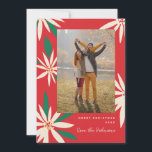 Vintag Poinsettias Christmas Foto Vertikal Feiertagskarte<br><div class="desc">Stellen Sie sich Ihre Wünsche mit Ihren Grüßen oder Ihrer Nachricht für die Ferienzeit zusammen. Original Rahmen von Becky Nimoy. Fügen Sie ein Foto auf der Rückseite oder eine Nachricht hinzu. Muster können auf Wunsch entfernt werden</div>