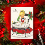 Vintag Retro Hello Christmas Girl at Desk Custom Feiertagskarte<br><div class="desc">Diese bezaubernde Weihnachtskarte mit Vintagem Retro-Retro-Stil zeigt eine junge Dame,  die in Weihnachtsrot gekleidet ist,  an einem Schreibtisch sitzt und ihren Freunden ihre Weihnachtsnoten "Hallo" schreibt. Personalisieren Sie diese,  indem Sie die Nachricht auf der Innenseite der Karte anpassen und/oder Ihren Namen hinzufügen.</div>