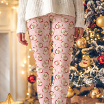 Vintag Retro Santa Claus Pink Weihnachtsmuster Leggings<br><div class="desc">Fügen Sie Ihrem Kleiderschrank eine festliche Touch mit diesen Vintagen Weihnachtsgeschenk-Leggings im Retro-Stil hinzu. Diese Leggings mit einem charmanten Santa-Muster auf rosa Untergrund eignen sich perfekt für die Ferienzeit. Sie sind komfortabel und stilvoll eingerichtet und eignen sich hervorragend für Feierlichkeiten, zum gemütlichen Zuhause oder um dem Alltag einen nostalgischen Weihnachtsgeist...</div>