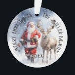 Vintag Santa Reindeer Personalisiert Ornament<br><div class="desc">Dieser Weihnachtsschmuck mit Vintagem Weihnachtsmann mit Rentieren und individualisierbarem Text ist ein perfekter Ornament für jeden Weihnachtsbaum. Sie können ganz einfach Ihren Familiennamen und das Jahr ändern,  um dieses Ornament einzigartig zu Ihrem.</div>