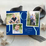 Vintag Snapshot Modern JOLIday 3 Fotokarte Feiertagskarte<br><div class="desc">Diese moderne Fotokarte bietet drei Fotos in verschiedenen Größen auf einem lustigen blauen Hintergrund mit "JOY" in Aqua, sorgfältig arrangiert, und Platz für Ihre Familiengrüße/Unterschrift. Dieses Design bietet ein horizontales Foto, ein quadratisches Foto und ein vertikales Foto. Auf der Rückseite ist ein Aqua-Weiß-Streifen Muster. Sie können dieses Design noch weiter...</div>