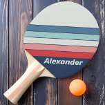Vintag Sport Nautical Blue Streifen mit Namen Tischtennis Schläger<br><div class="desc">Das Vintage Sport Nautical Blue Striping Pingpong Paddel verleiht Ihrem Spiel ein frisches Küstengefühl mit seinen tiefblauen Streifen, die die Ruhe des Ozeans wecken. Das kühne, saubere Design verleiht dem Hotel ein Gefühl von Eleganz und Stil, was es zu einer perfekten Wahl für Spieler macht, die ein zeitloses, nautisches Aussehen...</div>
