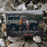 Vintag Stars Frohe Weihnachten Foto<br><div class="desc">Die Weihnachtskarte mit Vintagem Schriftart mit dem Swirl, der "Frohe Weihnachten" mit Sternen zeigt. Fügen Sie Ihr Foto hinzu.</div>