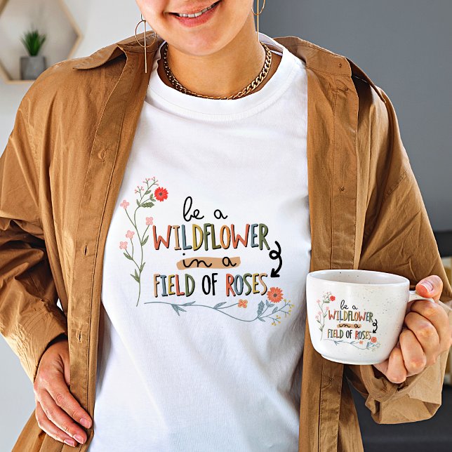 Vintag Wilde Blume Weiße Frauen T-Shirt (Von Creator hochgeladen)