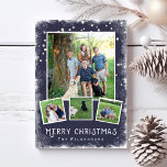 Vintag Winter Wonderland Weihnachts-Collage Feiertagskarte<br><div class="desc">Feiern Sie den Urlaub mit diesem festlichen Winter Wonderland Frohe Weihnachts-FotoCollage. Ein Schneeband umgibt Ihre 4 Fotos, die Set vor einem marineblauen Hintergrund sind. Fügen Sie Ihren benutzerdefinierten Text zur Vorder- und Rückseite. Mit etwas rustikalem/Vintagem Ambiente ist die Karte immer noch trendig und klassisch. Bitte sehen Sie sich unsere ganze...</div>