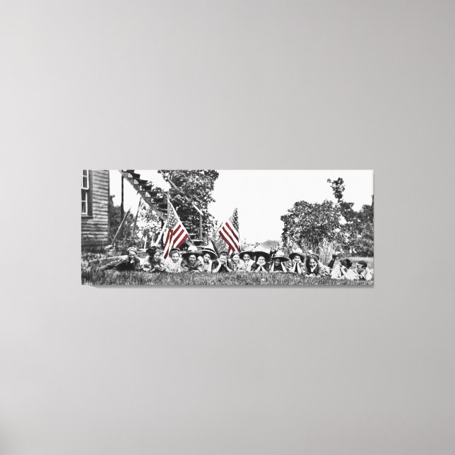 Vintag Women Circa 1910 Patriotic American Flag Leinwanddruck (Vorderseite)