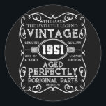 Vintage 1951 Man Myth Legend 70th Birthday Runder Aufkleber<br><div class="desc">Mit diesem niedlichen und farbenfrohen Design machen Sie Ihre Geburtstagsfeier noch attraktiver. Eine perfekte Ergänzung für Ihre Geburtstagskollektion. Ein Muss Kleidung für einen Geburtstagsfeier tragen.</div>