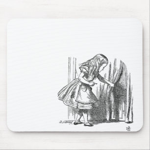 Vintage Alice im Wunderland, die nach der Tür Mousepad