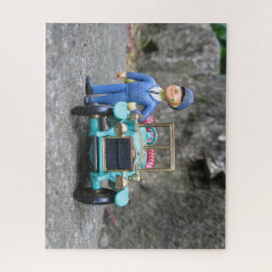 Vintage ARAL-Tankstelle und Modellwagen