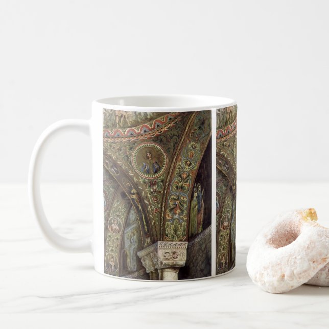 Vintage Architektur, dekorativer Bogengang in eine Kaffeetasse (Mit Donut)