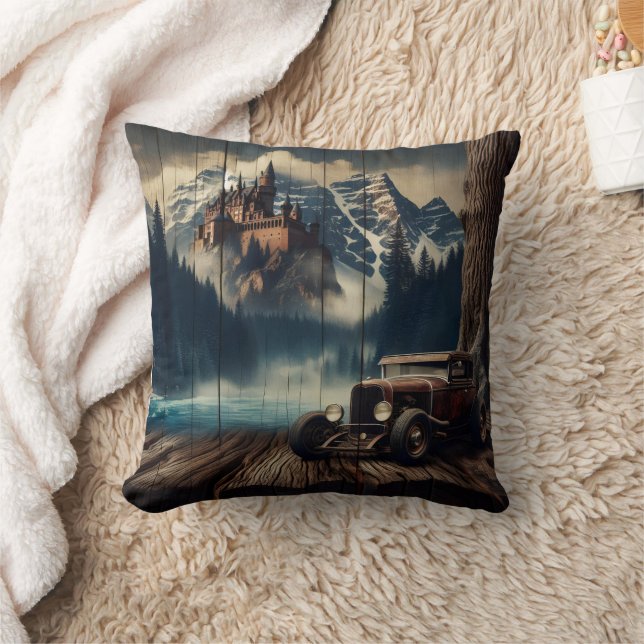 Vintage Auto nahe Schloss und Schneeberg Kissen (Decke)