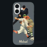 Vintage Baseball-Spieler vor Zuhause title_seo2<br><div class="desc">Einfach zu individualisieren Handy-Fall,  fügen Sie einfach Ihren Namen! Vintage Illustration Sportbaseball-Design mit altmodischen Baseball-Spielern. Es gibt einen Schiedsrichter,  einen Fänger,  der versucht,  einen Baseball zu fangen,  und einen Läufer,  der es sicher auf Zuhause-Basis schafft.</div>