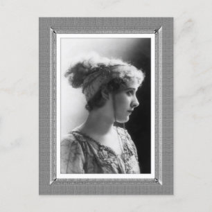 Vintage Beauty - Nachdenklich - in Schwarzweiß Postkarte