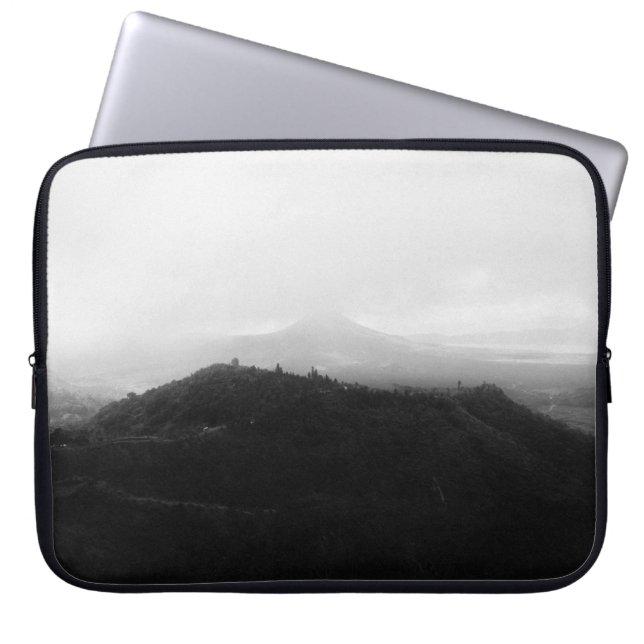 VINTAGE BERGLANDSCHAFT LAPTOPSCHUTZHÜLLE (Vorderseite)