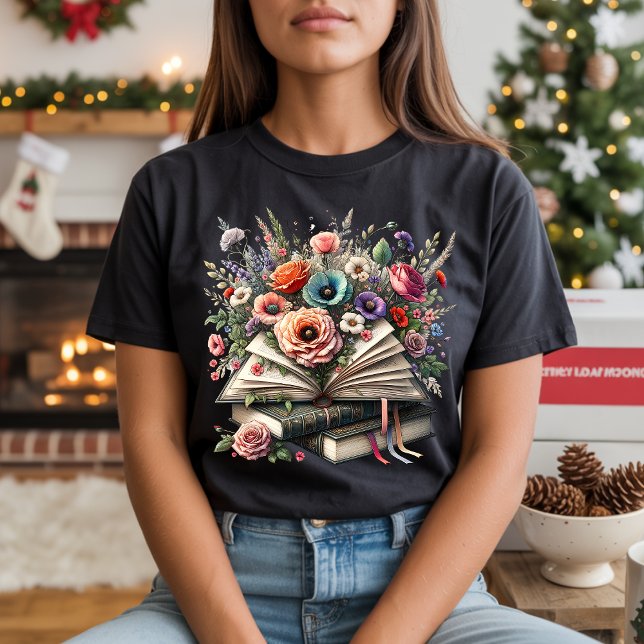 Vintage-Blumen-Buchstapel-Illustration T-Shirt (Von Creator hochgeladen)
