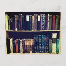 Vintage Bücher im Regal