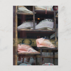 Vintage chinesische Frauenschuhe Postkarte