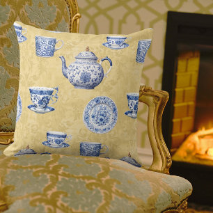 Vintage-Chinoiserie- Blau-Weiße Teller auf Gold Kissen