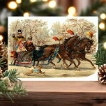 Vintage Christmas Feiertagspostkarte<br><div class="desc">Schöne Weihnachtsfeiertag Pferdeschlittenfahrt Postkarte. Dieses Design besteht aus zwei wunderschönen Pferden und einer Familie in ihrem Schlitten,  die mit ihrem Hund durch den Schnee schlängeln.</div>