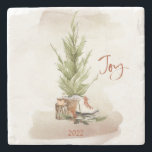 Vintage Christmas Joliday Steinuntersetzer<br><div class="desc">Design zeigt eine wunderschöne Vintage Szene von Weihnachtsgeschenken unter dem Baum mit dem Wort Joy in einem festlichen Kalligraphiebürsten Skript. Fügen Sie einfach das Jahr hinzu und machen Sie es zum perfekten Geschenk für diese Urlaubssaison.</div>