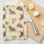 Vintage Christmas Küchentuch<br><div class="desc">Vintage Weihnachtsküche Handtuch Brighten Sie eine Küche mit neuen Küchentücher! Diese haltbaren Tücher aus einer Polyester-Mischung werden mit deinen Texten,  Monogrammen oder Motiven großartig aussehen. Diese maschinenwaschbaren Geschirrtücher sehen nicht nur toll aus,  sie trocknen auch toll und sind lange haltbar!</div>