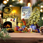 Vintage Christmas Scene Feiertagspostkarte<br><div class="desc">Schöne Weihnachtswohnzimmer-Szene Postkarte. Dieses Design besticht durch einen schönen Kaminkamin,  der mit einer beleuchteten Gartenanlage,  Strümpfen und Kerzen dekoriert ist. Ein Schneemann schaut durch das Fenster und eine Portion Geschenke,  die unter dem dekorierten Weihnachtsbaum sitzen. Was für eine schöne Urlaubsszene!</div>