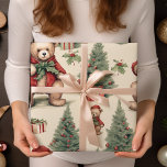 Vintage Christmas Teddy Bear Geschenkpapier<br><div class="desc">Begeben Sie sich mit unserem "Vintage Christmas Teddy Bears Red Wrapping Paper" in eine vergangene Ära feierlicher Nostalgie. Dieses herzerwärmende Design vereint den zeitlosen Charme der klassischen Feierlichkeiten, die mit bezaubernden Teddybären geschmückt sind, die in der Weihnachtszeit des Jahrgangs geschmückt sind. Der rote Hintergrund Set ist die perfekte Bühne für...</div>