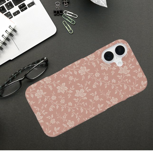 Vintage Creme Florals - Elegante Romantik iPhone 16 Plus Hülle (Von Creator hochgeladen)