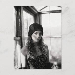 Vintage Dame in Gewächshaus Schwarz-Weiß-Foto  Postkarte
