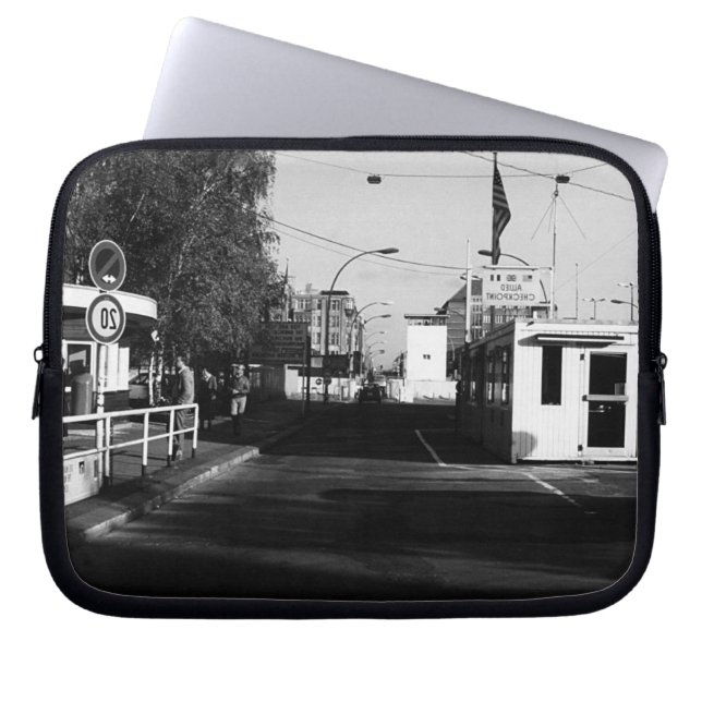 Vintage deutsche Grenzposten Ost-West-Berlin-Fall Laptopschutzhülle (Vorderseite)