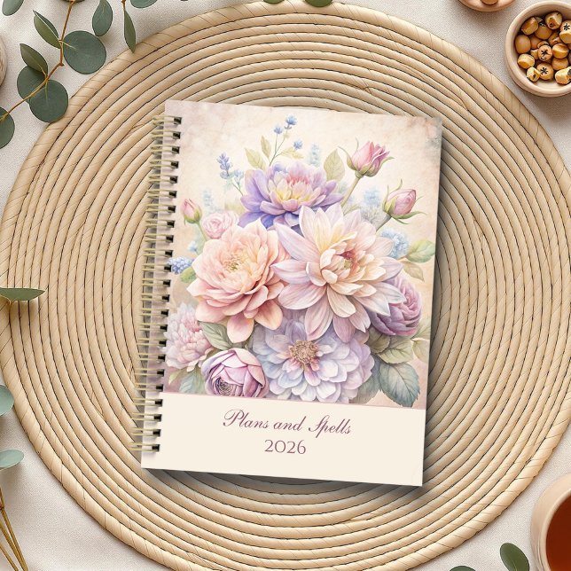 Vintage Elegant Pastel Fleurs sauvages (Vintage Elegant Pastel Wildflowers Planner on a boho table with botanicals and a cup of tea.)