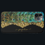 Vintage Elegante Pfauenfeathers Barockischer Rokok Case-Mate iPhone Hülle<br><div class="desc">Vintage Elegant Peacock Feathers Barock Rokoko Design.  Das exquisite Foto eines geschlossenen Pfauenschnecken-Schwanzes wird mit einem barocken Rokoko-Rollstuhl-Design in Gold-Glitzer-Look gepaart.  Schwarzer Hintergrund.  Copyright,  Audrey Jeanne Roberts,  Künstler und Designer.</div>