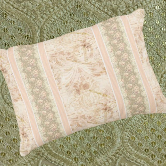 Vintage Faded Damask Floral Script  Dekokissen (Vintage faded damask and floral)