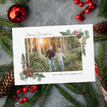 Vintage florale Frohe Weihnachtsfoto-Karte Feiertagskarte<br><div class="desc">Diese Weihnachtskarte im Trend zeigt handgezeichnete,  Vintage Stilfloralen und Botanicals.</div>