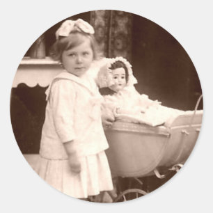 Vintage Fotografie Kind mit Kinderwagen Runder Aufkleber
