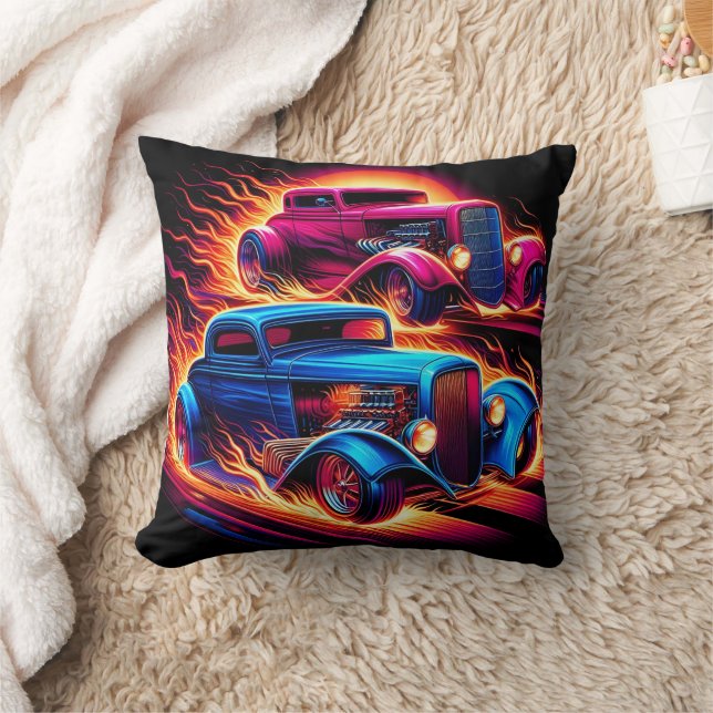 Vintage frisierte Autos, die unter einem feurigen  Kissen (Decke)