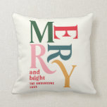 Vintage fröhliche und bunt gefaltete Chritsmas Kissen<br><div class="desc">Elegante Vintage Grafik-Typografie fröhliche Chritsmas-Karte in lustigen festlichen Bricks. Teil einer kühnen Ferienkollektion.</div>