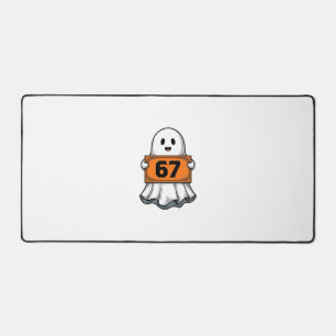 Vintage-Geist-Nummer-67-Halloween-Shirt-Design_1 Schreibtischunterlage