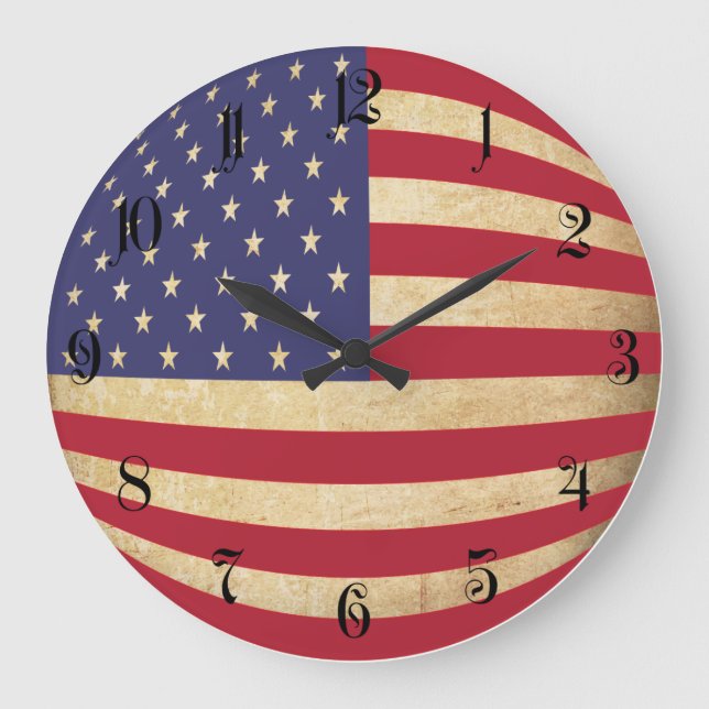 Vintage grunge American Flag welbenförmig Große Wanduhr (Vorderseite)