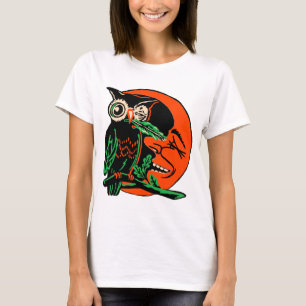 Vintage Halloween-Eule, die den Mond Tickling ist T-Shirt