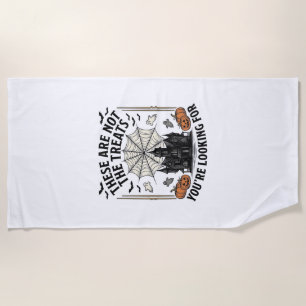 Vintage-Halloween-Geist-Behandlung-Shirt-Design_1 Strandtuch