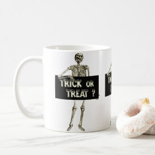 Vintage-Halloween-Süßigkeiten-oder-Saures-Skelett Kaffeetasse