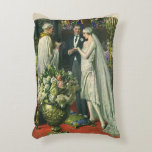 Vintage Hochzeit, Braut und Bräutigam mit Menorah Dekokissen<br><div class="desc">Vintage Illustration Liebe und romanische Hochzeitszeremonie mit einem Ehepaar,  das in einer schönen Synagoge mit Buntglasfenstern,  Blume und einer sieben Zweigstellen-Menorah heiraten wird. Die Braut trägt ein langes weißes Hochzeitskleid und der Bräutigam ist gut aussehend in seinem Smoking.</div>