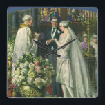 Vintage Hochzeit, Braut und Bräutigam mit Menorah Quadratische Wanduhr<br><div class="desc">Vintage Illustration Liebe und romanische Hochzeitszeremonie mit einem Ehepaar,  das in einer schönen Synagoge mit Buntglasfenstern,  Blume und einer sieben Zweigstellen-Menorah heiraten wird. Die Braut trägt ein langes weißes Hochzeitskleid und der Bräutigam ist gut aussehend in seinem Smoking.</div>