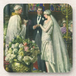 Vintage Hochzeit, Braut und Bräutigam mit Menorah Untersetzer<br><div class="desc">Vintage Illustration Liebe und romanische Hochzeitszeremonie mit einem Ehepaar,  das in einer schönen Synagoge mit Buntglasfenstern,  Blume und einer sieben Zweigstellen-Menorah heiraten wird. Die Braut trägt ein langes weißes Hochzeitskleid und der Bräutigam ist gut aussehend in seinem Smoking.</div>