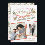 Vintage Holly Tilted Snapshot Multi-Foto Red Feiertagskarte<br><div class="desc">Diese festliche und schicke Urlaubskarte mit original handgezeichnet Winterfolien mit hübscher Typografie in lebhaften Farben und 2 gekachelten Fotos. Die Rückseite ist mit einem passenden Muster versehen</div>