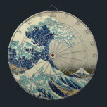 Vintage japanische Kunst, The Great Wave von Hokus Dartscheibe<br><div class="desc">36 Ausblicke auf den Fuji: Die große Welle von Katsushika Hokusai aus der Edo-Periode vor der Küste Kanagawas, c. 1830. Asiatische Vintage nautische Illustration mit einer maritimen Seeküste von gewaltigen Gezeitenwellen mit Booten von Menschen und Mount Fuji in der Ferne. Obwohl davon ausgegangen wird, dass es sich um eine Flutwelle...</div>