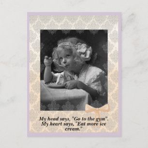 Vintage junges Mädchen mit Eiscreme Postkarte