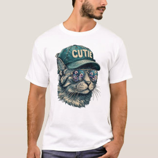 Vintage Katze mit grüner Kappe und blühender Sungl T-Shirt