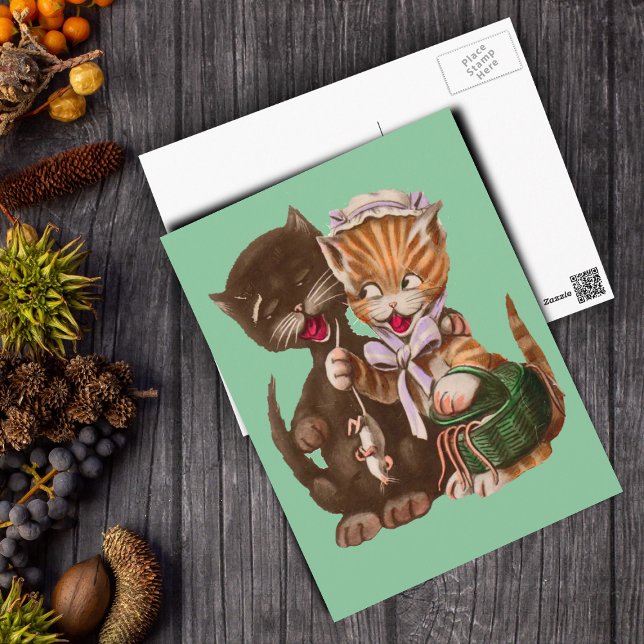 Vintage Katzen Rats Geschenkkörbe Postkarte (Cute smiling cat couple sharing rats from a basket on a mint green postcard.)
